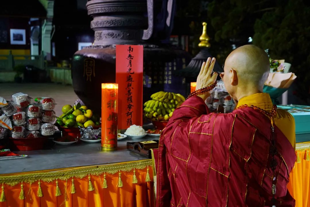 中秋佳節(jié)天童禪寺常住舉行拜月祈?；顒? src=