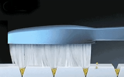 讓口腔清爽、牙齒潔白的利器！最新鬼才設(shè)計(jì)——火爆全球的牙刷！0.18超細(xì)尖毛，25度天鵝頸，牙縫殘?jiān)?、污垢一掃而光? src=